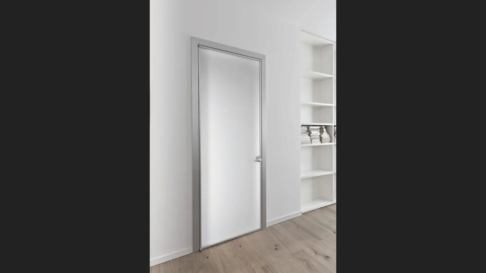 Porta per interni Prima in Vetro Bianco con telaio in alluminio di Albed