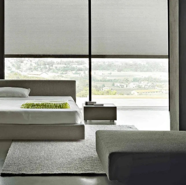 Letto dal design lineare in tessuto completamente sfoderabile con testiera Softland di Lema