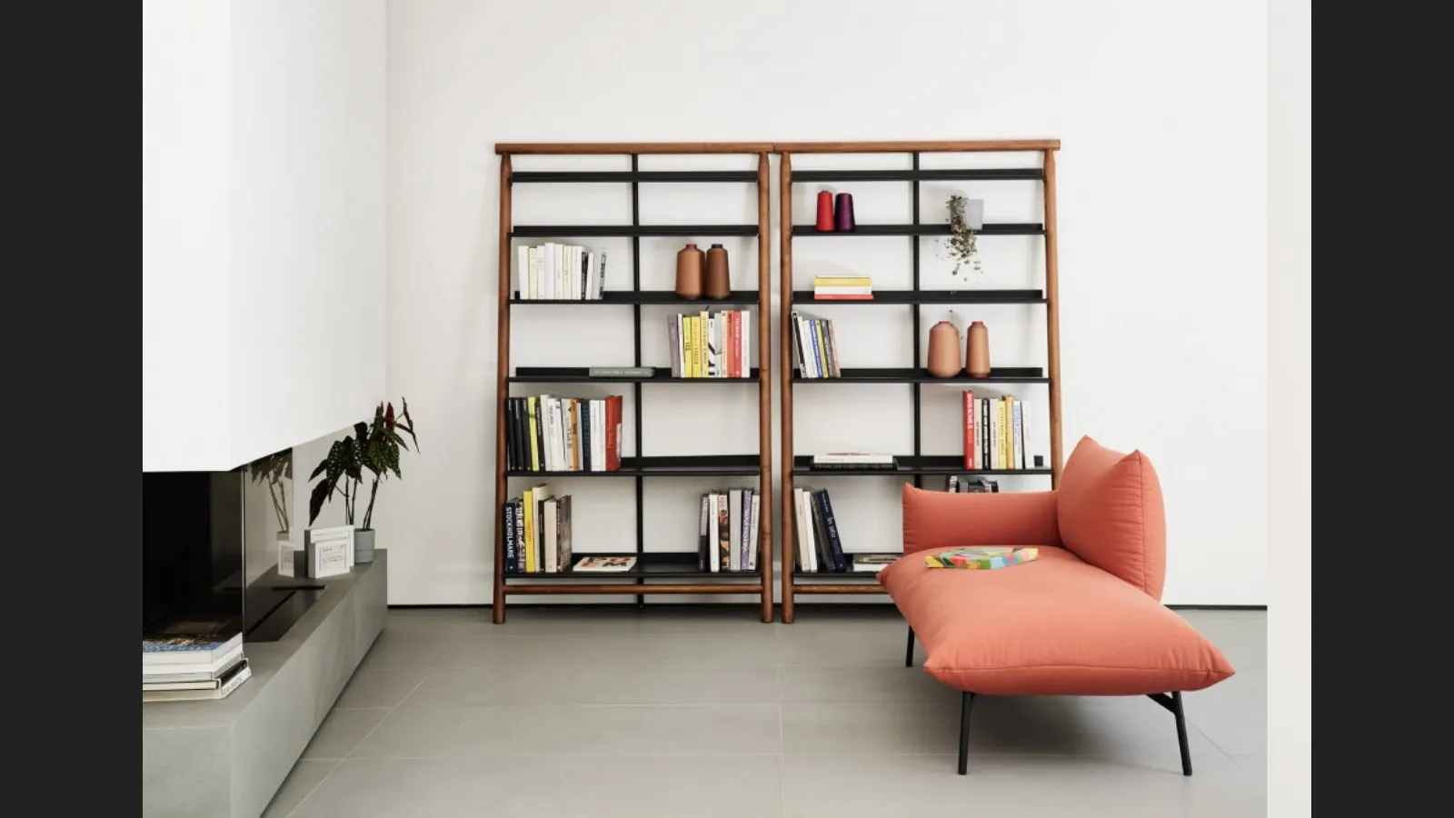 Libreria Suite in legno con ripiani in metallo di Midj