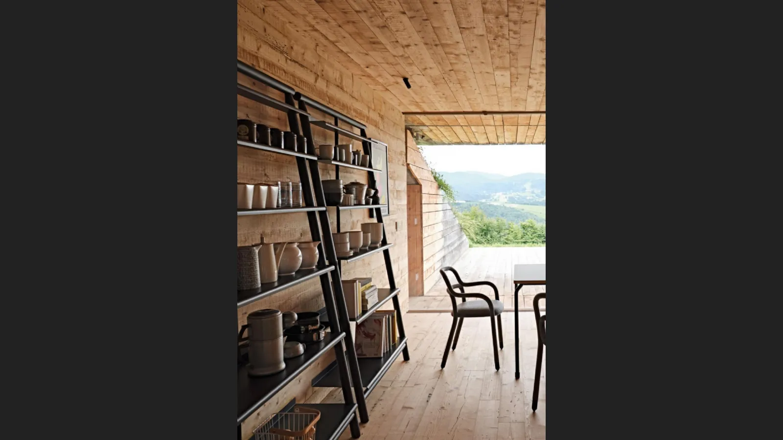 Libreria Suite in legno con ripiani in metallo di Midj